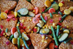 冷凍食品を活用した一人暮らしの便利な食事法は？