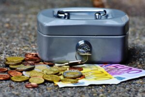 初任給での貯金の目安はどれくらい？