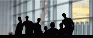 新社会人はスーツのクリーニング頻度をどのくらいにすべきですか？