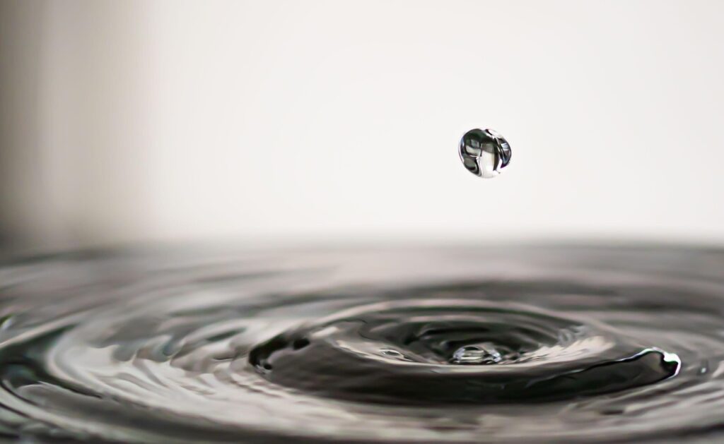 新卒男子がシンクの水垢を落とすのに楽な方法は何がある？