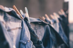 一人暮らしの男性が服を片付けられない理由とは？